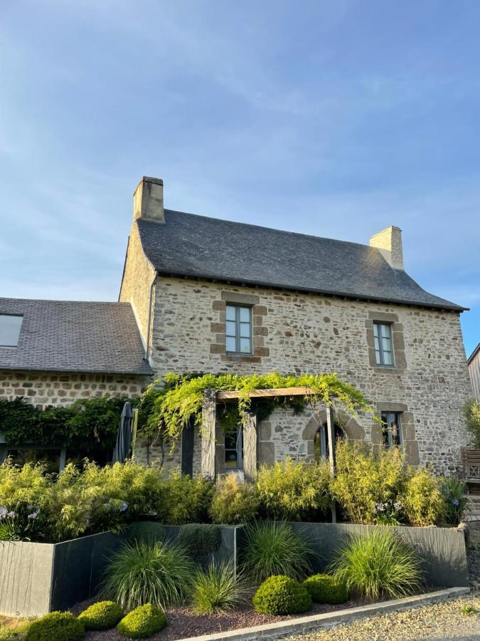 Manoir De La Nogrie - Chambre De Charme Avec Acces Privatif - Piscine Chauffee Sur Domaine 5 Etoiles Val-d'Ize ภายนอก รูปภาพ